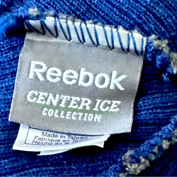 🏒 Toronto Maple Leafs Reebok NHL Winter Hat - $22 CAD 🧢 - Picture 5 of 5